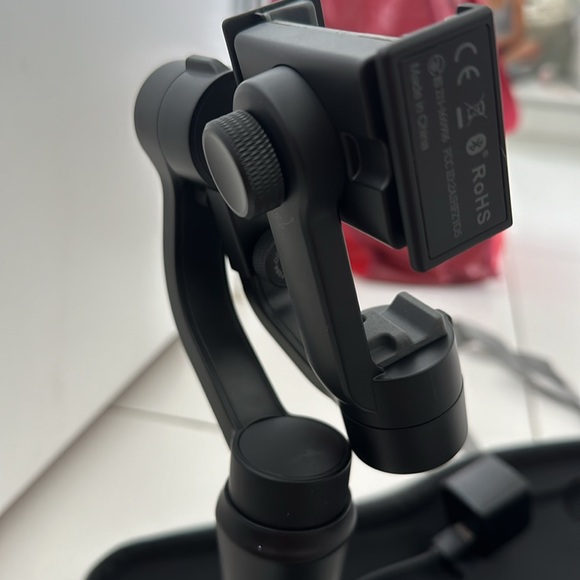 Zhiyun Smooth Gyroscopic Phone Crane in hard shell case with charger included - Picture 7 of 10